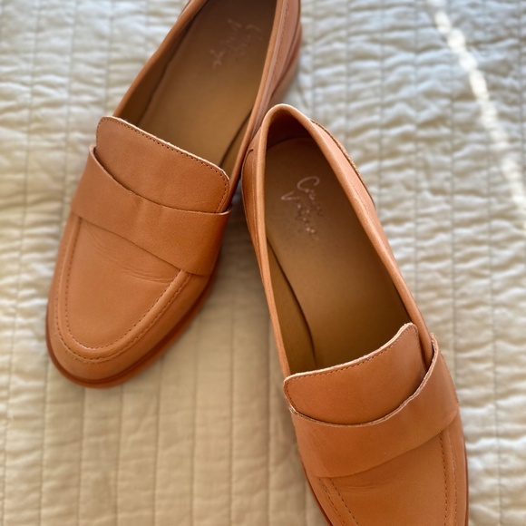 Crown Vintage Loafers (Women's 9) in light cognac--EUC - Picture 2 of 3